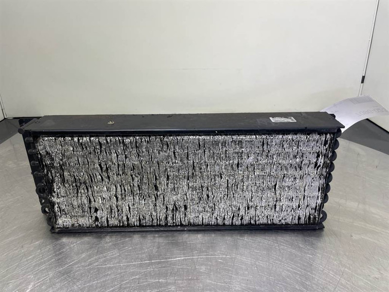 New Holland W110C-Denso 76082744-Airco condenser - Estrutura/ Châssis por Máquina de construção: foto 1 New Holland W110C-Denso 76082744-Airco condenser - Estrutura/ Châssis por Máquina de construção: foto 1
