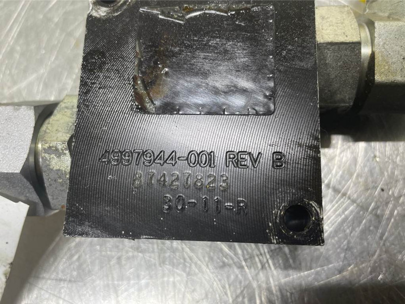New Holland W110C-Eaton 4997944-001-Valve/Ventile/Ventiel - Hidráulica por Máquina de construção: foto 4 New Holland W110C-Eaton 4997944-001-Valve/Ventile/Ventiel - Hidráulica por Máquina de construção: foto 4