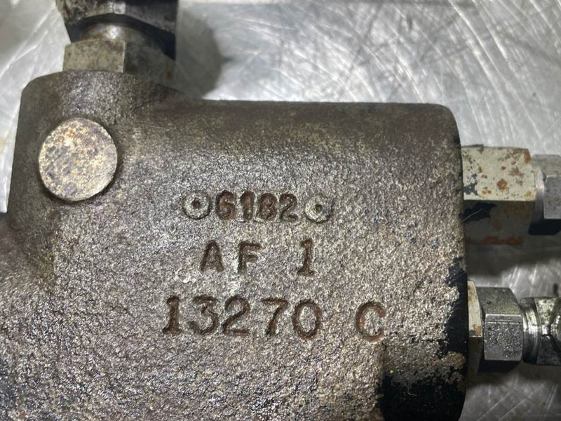 New Holland W110C - Priority valve/Prioritaetsventil - Hidráulica por Máquina de construção: foto 5 New Holland W110C - Priority valve/Prioritaetsventil - Hidráulica por Máquina de construção: foto 5