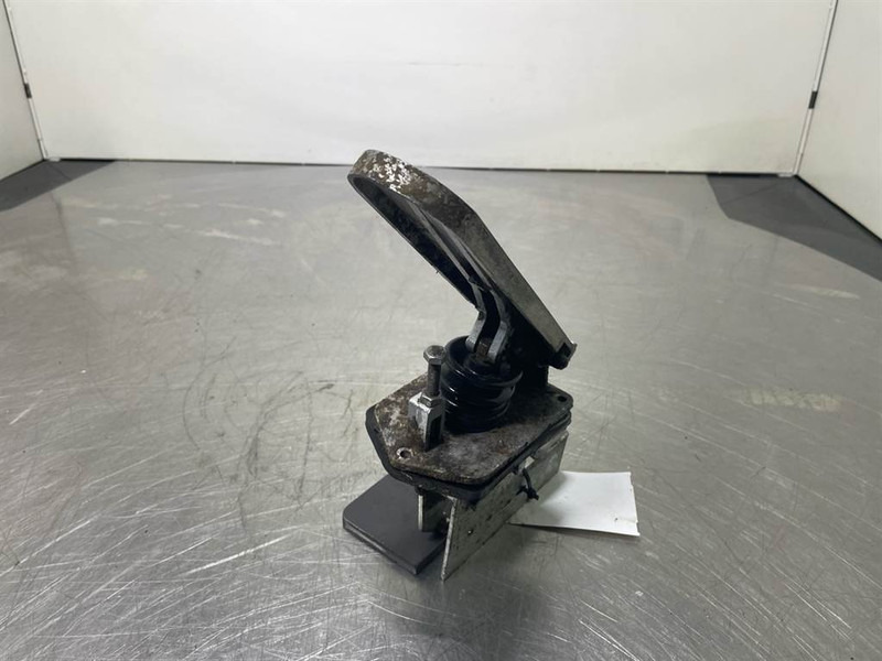 O & K L25.5 - Gas pedal/Fusspedal/Gaspedaal - Cabine e interior por Máquina de construção: foto 2 O & K L25.5 - Gas pedal/Fusspedal/Gaspedaal - Cabine e interior por Máquina de construção: foto 2