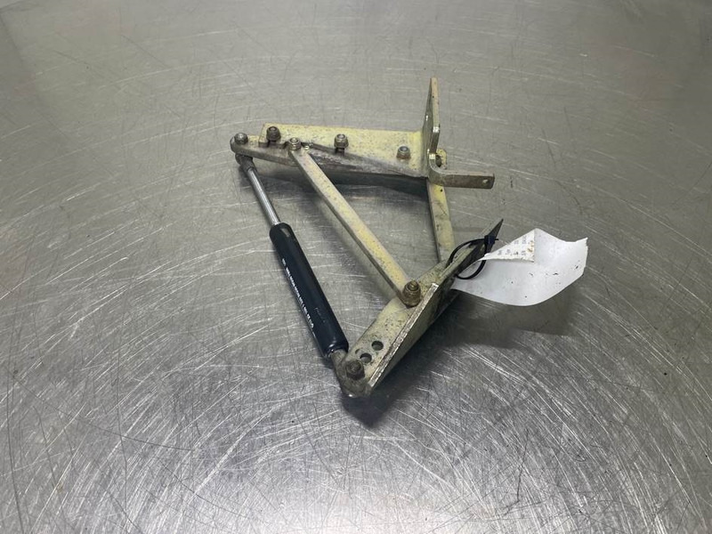 Schaeff SKL834-0451019030-Hinge right/Scharnier - Estrutura/ Châssis por Máquina de construção: foto 2 Schaeff SKL834-0451019030-Hinge right/Scharnier - Estrutura/ Châssis por Máquina de construção: foto 2