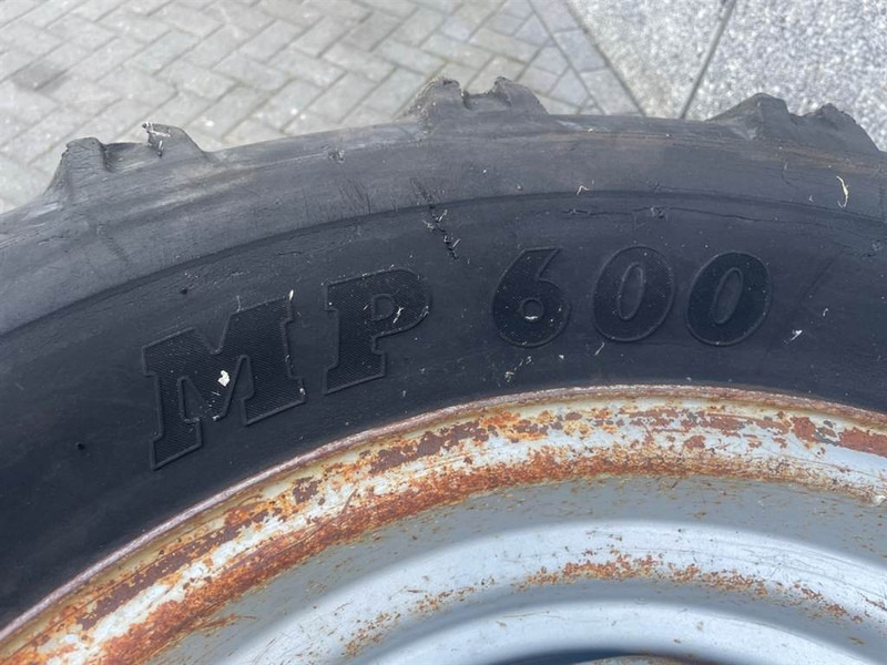 Schaeff SKS661-BKT 405/70-24 (16/70-24)-Tire/Reifen/Band - Jantes e pneus por Máquina de construção: foto 5 Schaeff SKS661-BKT 405/70-24 (16/70-24)-Tire/Reifen/Band - Jantes e pneus por Máquina de construção: foto 5
