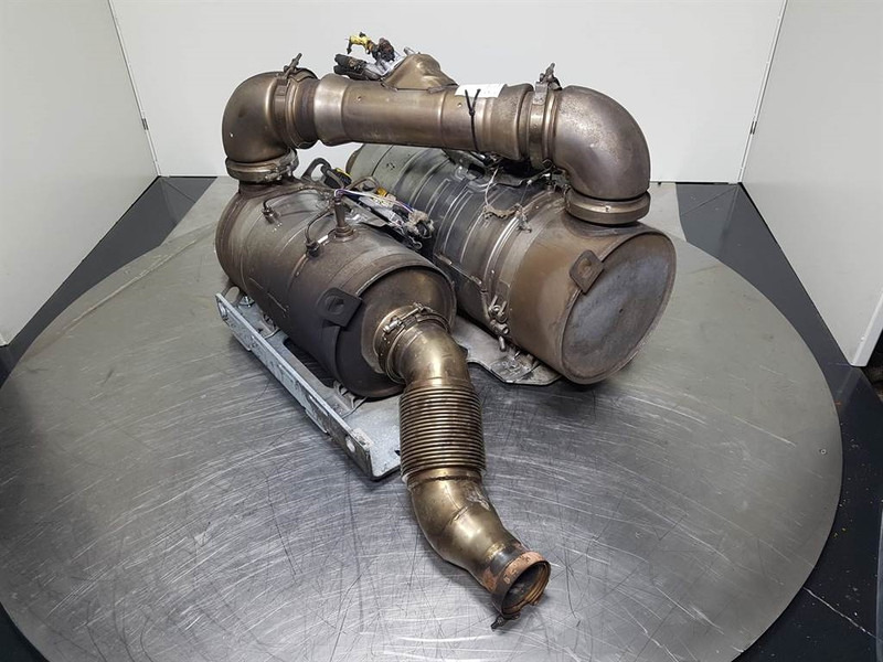 Sennebogen 818 - Exhaust system/Auspuff/Uitlaat - Motor e peças por Máquina de construção: foto 2 Sennebogen 818 - Exhaust system/Auspuff/Uitlaat - Motor e peças por Máquina de construção: foto 2