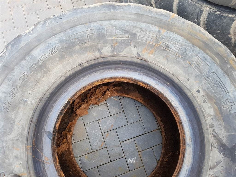 TRIANGLE 23.5R25 - Tire/Reifen/Band - Pneu por Máquina de construção: foto 4 TRIANGLE 23.5R25 - Tire/Reifen/Band - Pneu por Máquina de construção: foto 4