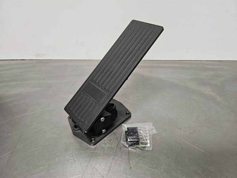Terex TL260-5350260006-Gas pedal/Fusspedal/Gaspedaal - Sistema elétrico por Máquina de construção: foto 1 Terex TL260-5350260006-Gas pedal/Fusspedal/Gaspedaal - Sistema elétrico por Máquina de construção: foto 1