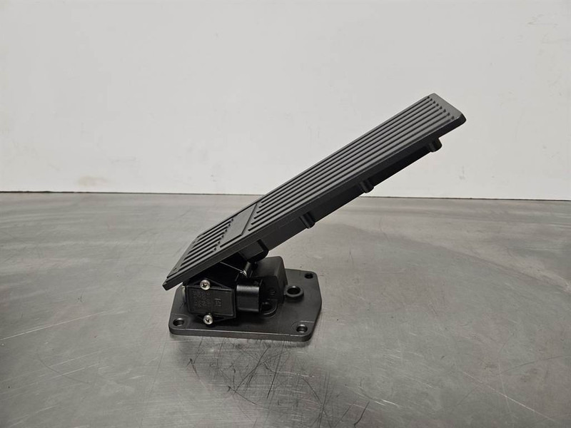 Terex TL260-5350260006-Gas pedal/Fusspedal/Gaspedaal - Sistema elétrico por Máquina de construção: foto 4 Terex TL260-5350260006-Gas pedal/Fusspedal/Gaspedaal - Sistema elétrico por Máquina de construção: foto 4