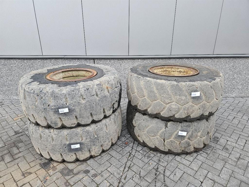 Terex TL260S-Banden 20.5-R25-Solid wheels / Full Gummi - Jantes e pneus por Máquina de construção: foto 1 Terex TL260S-Banden 20.5-R25-Solid wheels / Full Gummi - Jantes e pneus por Máquina de construção: foto 1
