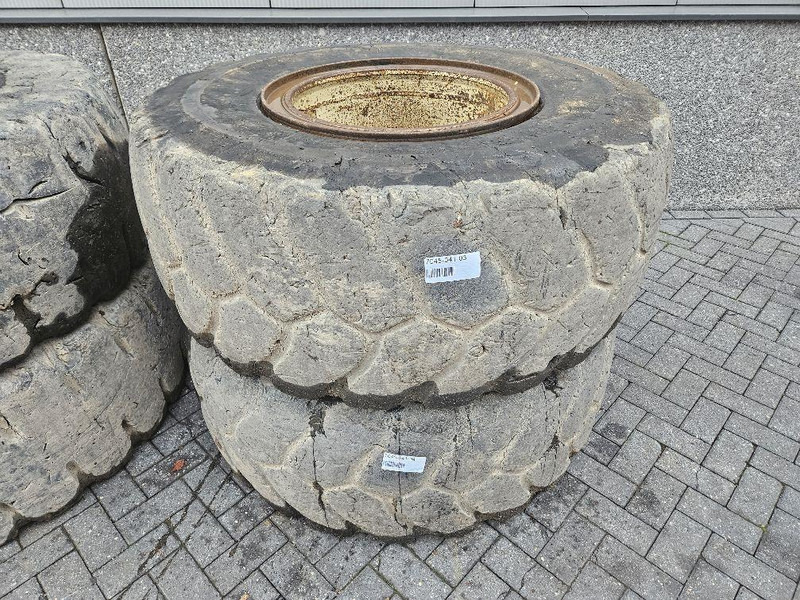 Terex TL260S-Banden 20.5-R25-Solid wheels / Full Gummi - Jantes e pneus por Máquina de construção: foto 2 Terex TL260S-Banden 20.5-R25-Solid wheels / Full Gummi - Jantes e pneus por Máquina de construção: foto 2