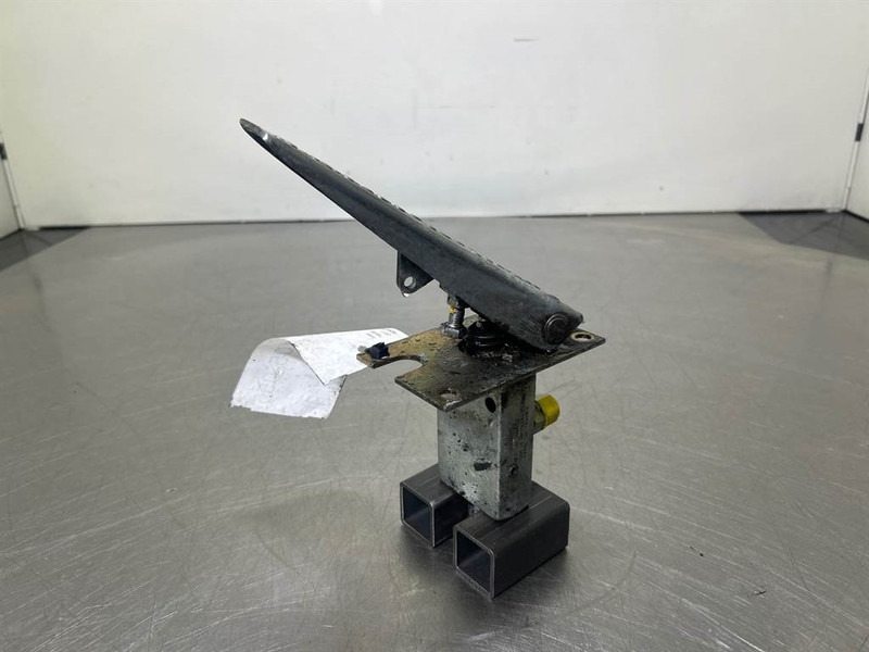 Terex TW150-Atlas 6049419/6047885-Gas pedal - Cabine e interior por Máquina de construção: foto 3 Terex TW150-Atlas 6049419/6047885-Gas pedal - Cabine e interior por Máquina de construção: foto 3