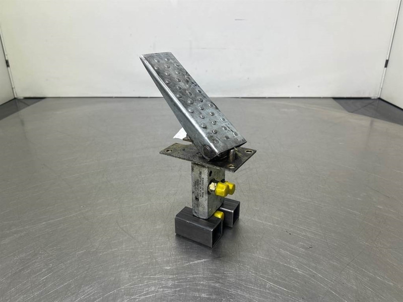 Terex TW150-Atlas 6049419/6047885-Gas pedal - Cabine e interior por Máquina de construção: foto 1 Terex TW150-Atlas 6049419/6047885-Gas pedal - Cabine e interior por Máquina de construção: foto 1