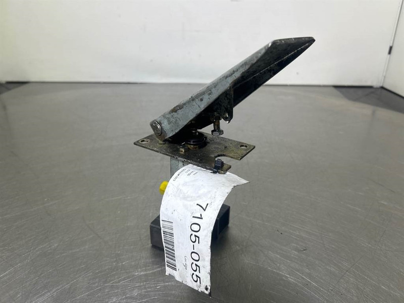 Terex TW150-Atlas 6049419/6047885-Gas pedal - Cabine e interior por Máquina de construção: foto 4 Terex TW150-Atlas 6049419/6047885-Gas pedal - Cabine e interior por Máquina de construção: foto 4