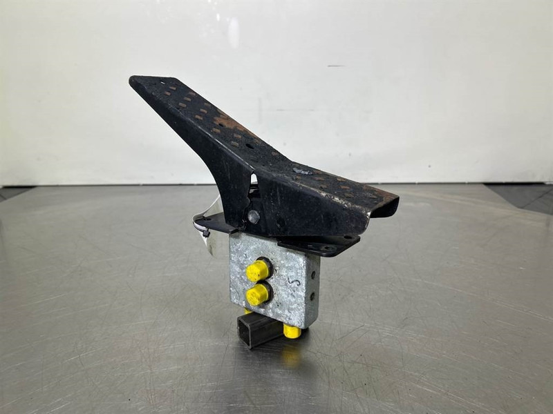 Terex TW150-Atlas 6073926-Pedal/Pedaal - Cabine e interior por Máquina de construção: foto 1 Terex TW150-Atlas 6073926-Pedal/Pedaal - Cabine e interior por Máquina de construção: foto 1