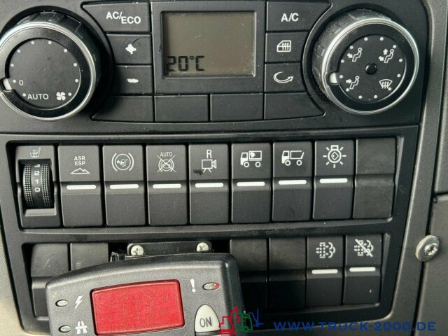 Fotografia de interior 1: Camião frigorífico MAN TGL 12.220 Kühler Carrier -20°C 2-Kammern LBW