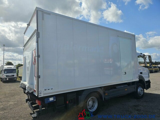 Mercedes-Benz Atego 1221 Koffer Ladebordwand 1.5t. seitl. Tür - Camião furgão: foto 2 Mercedes-Benz Atego 1221 Koffer Ladebordwand 1.5t. seitl. Tür - Camião furgão: foto 2