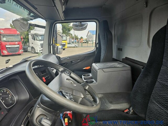 Mercedes-Benz Atego 1221 Koffer Ladebordwand 1.5t. seitl. Tür - Camião furgão: foto 5 Mercedes-Benz Atego 1221 Koffer Ladebordwand 1.5t. seitl. Tür - Camião furgão: foto 5