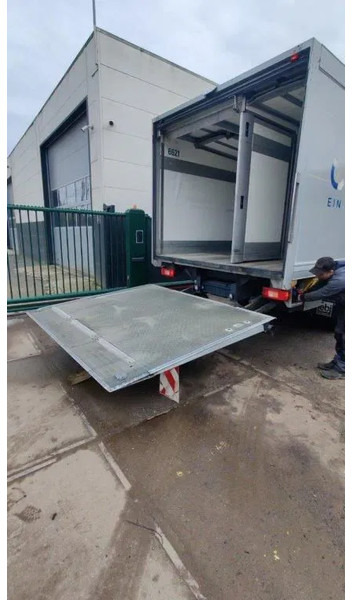 Dhollandia Laadklep / Achtersluitklep 2000 kg MBB / Palfinger / B.A.R. Cargolift - Rampa hidráulica: foto 1 Dhollandia Laadklep / Achtersluitklep 2000 kg MBB / Palfinger / B.A.R. Cargolift - Rampa hidráulica: foto 1