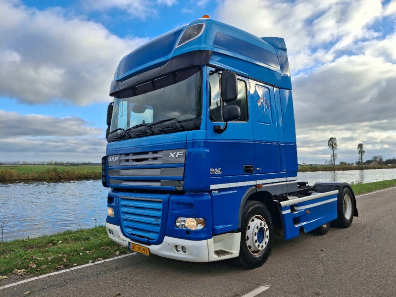 DAF XF 105.460 MANUAL GEARBOX - Tractor: foto 1 DAF XF 105.460 MANUAL GEARBOX - Tractor: foto 1