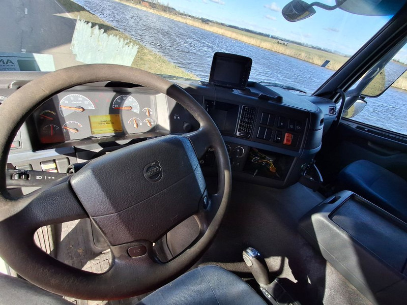 Fotografia de interior 1: Tractor Volvo FM 380