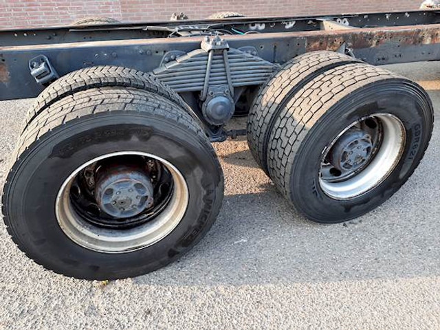 Volvo F 12 6*4 STEEL SUSPENSION - Camião chassi: foto 2 Volvo F 12 6*4 STEEL SUSPENSION - Camião chassi: foto 2