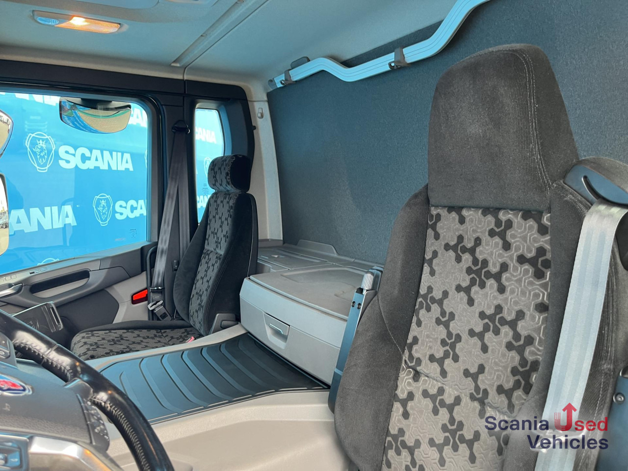 SCANIA P 320 B6x2*4NB RETARDER FULL AIR 8T 7.2x2.5x2.35M - Camião furgão: foto 2 SCANIA P 320 B6x2*4NB RETARDER FULL AIR 8T 7.2x2.5x2.35M - Camião furgão: foto 2