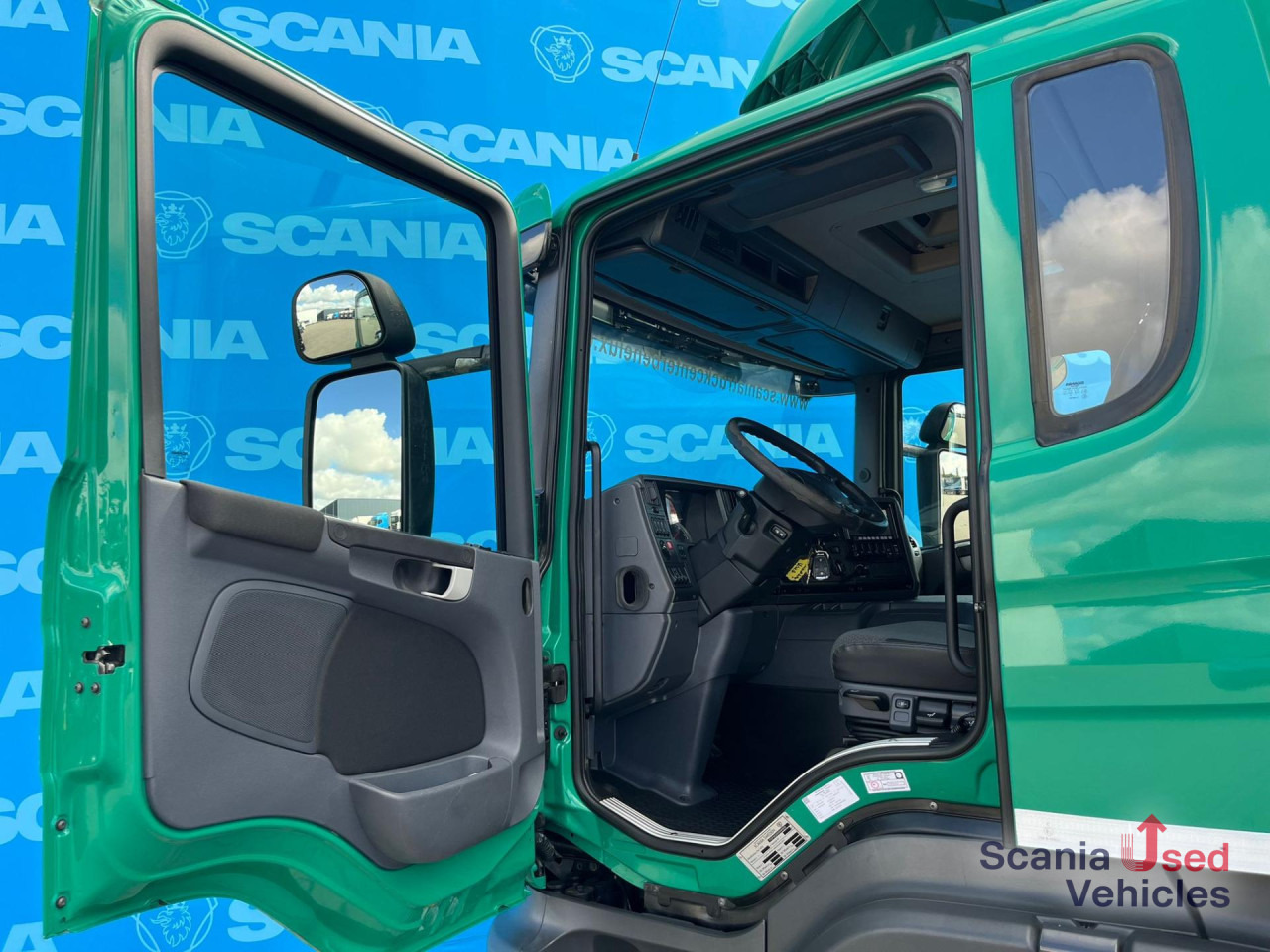 SCANIA P 320 DB6x2*4MNB RETARDER FULL AIR 8T TAIL LIFT 2T - Camião furgão: foto 2 SCANIA P 320 DB6x2*4MNB RETARDER FULL AIR 8T TAIL LIFT 2T - Camião furgão: foto 2