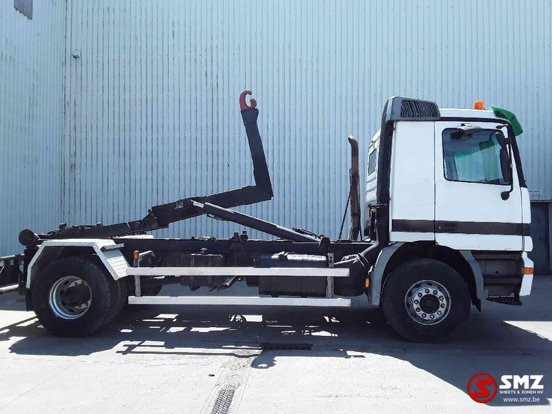 Mercedes-Benz Actros 1831 manual lames airco belgium truck - Camião transportador de contêineres/ Caixa móvel: foto 4 Mercedes-Benz Actros 1831 manual lames airco belgium truck - Camião transportador de contêineres/ Caixa móvel: foto 4