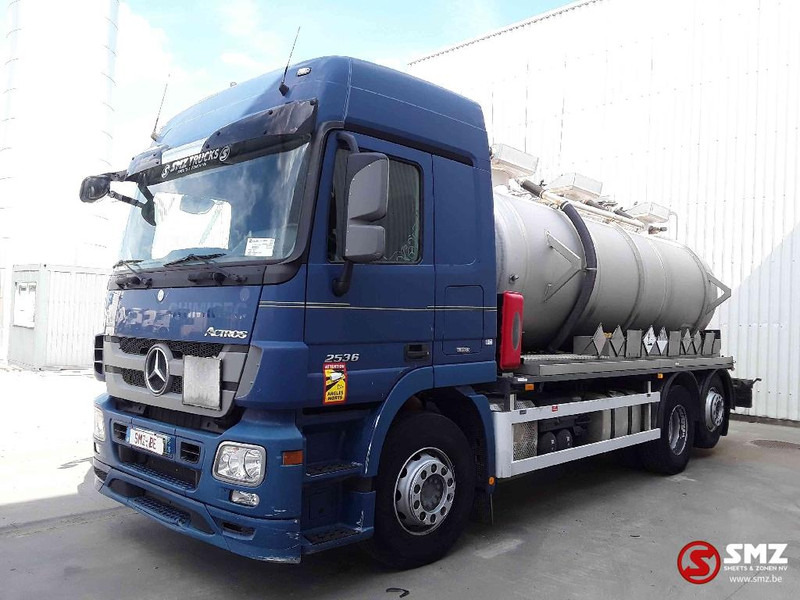 Mercedes-Benz Actros 2536 12400 l chemie tank - Caminhão tanque: foto 3 Mercedes-Benz Actros 2536 12400 l chemie tank - Caminhão tanque: foto 3