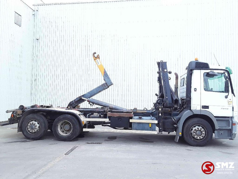 Mercedes-Benz Actros 2544 hiab 102.2 remote hook retarder - Camião transportador de contêineres/ Caixa móvel, Camião grua: foto 4 Mercedes-Benz Actros 2544 hiab 102.2 remote hook retarder - Camião transportador de contêineres/ Caixa móvel, Camião grua: foto 4