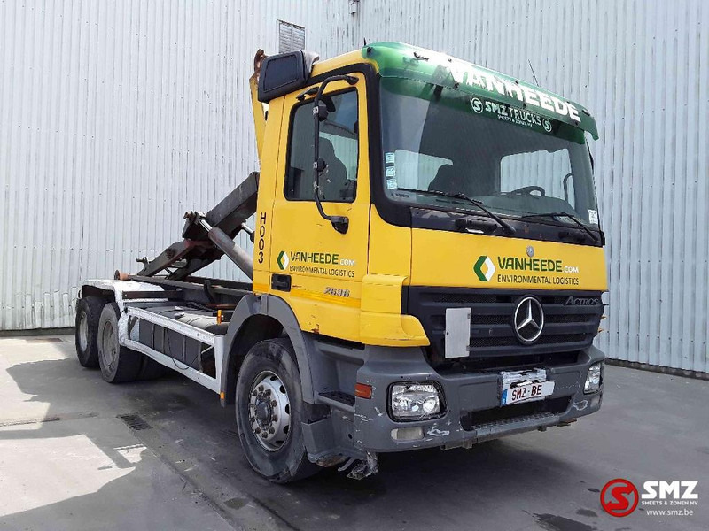 Mercedes-Benz Actros 2636 6x4 lames steel 3x - Camião transportador de contêineres/ Caixa móvel: foto 1 Mercedes-Benz Actros 2636 6x4 lames steel 3x - Camião transportador de contêineres/ Caixa móvel: foto 1