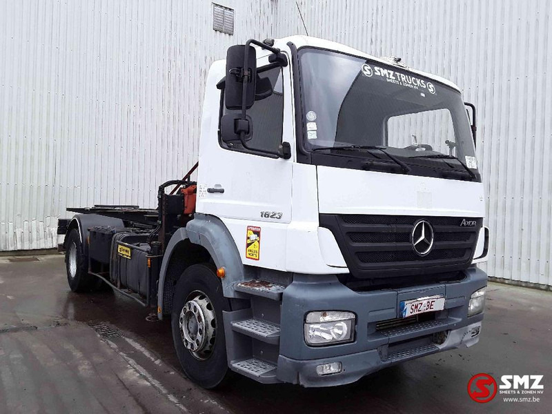Mercedes-Benz Axor 1823 Palfinger pk4501 - Camião de caixa aberta/ Plataforma, Camião grua: foto 1 Mercedes-Benz Axor 1823 Palfinger pk4501 - Camião de caixa aberta/ Plataforma, Camião grua: foto 1