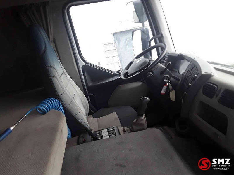 Fotografia de interior 1: Camião de caixa aberta/ Plataforma Renault Kerax 410 DXI manual