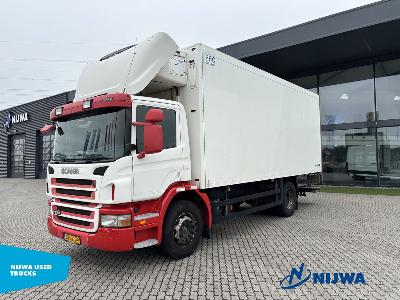 Scania P 230 4X2 Meat Truck + Laadklep - Camião frigorífico: foto 1 Scania P 230 4X2 Meat Truck + Laadklep - Camião frigorífico: foto 1