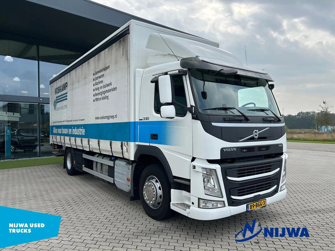 Volvo FM 330 Schuifzeil + Laadklep - Camião de lona: foto 2 Volvo FM 330 Schuifzeil + Laadklep - Camião de lona: foto 2