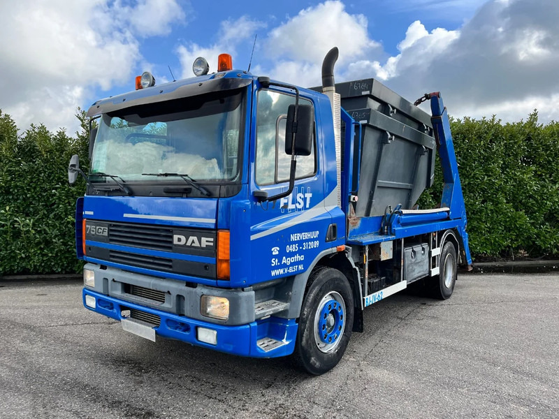 DAF CF 75.250 Euro3 / 2 bakken / Portaalarm / Manual - Camião polibenne: foto 2 DAF CF 75.250 Euro3 / 2 bakken / Portaalarm / Manual - Camião polibenne: foto 2