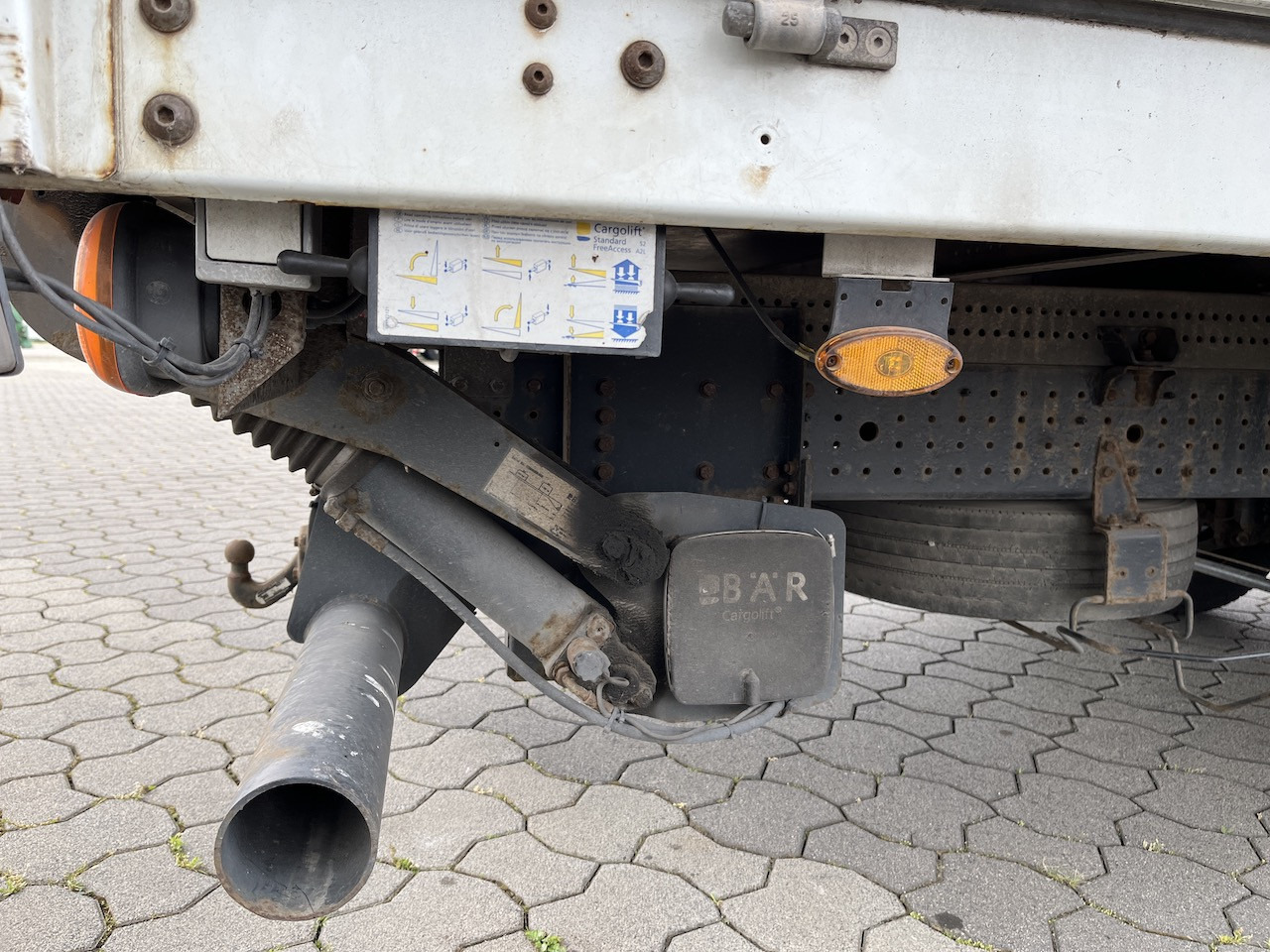 FUSO Canter 7C18 4x2 Ladebordwand Getriebeschaden - Carrinha de lona: foto 5 FUSO Canter 7C18 4x2 Ladebordwand Getriebeschaden - Carrinha de lona: foto 5