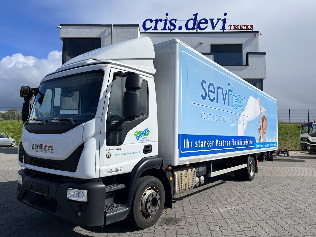 Iveco 120E25 Eurocargo 4x2 Koffer | Ladebordwand - Camião furgão: foto 1 Iveco 120E25 Eurocargo 4x2 Koffer | Ladebordwand - Camião furgão: foto 1