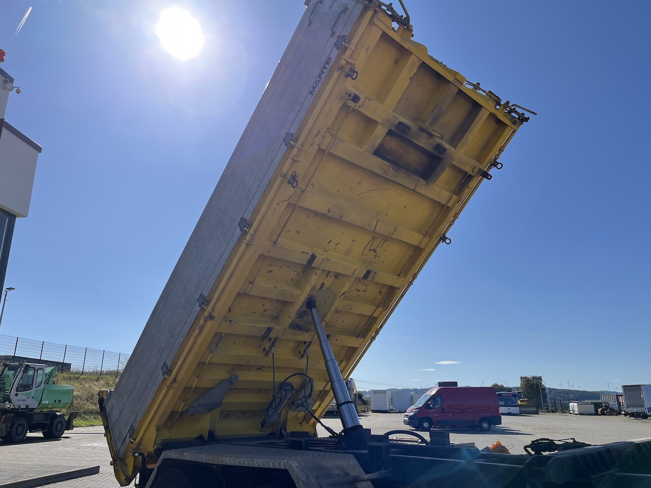MAN TGS 28.480 6x4 4x4 Dreiseitenkipper Allrad Liftachse - Camião basculante: foto 2 MAN TGS 28.480 6x4 4x4 Dreiseitenkipper Allrad Liftachse - Camião basculante: foto 2