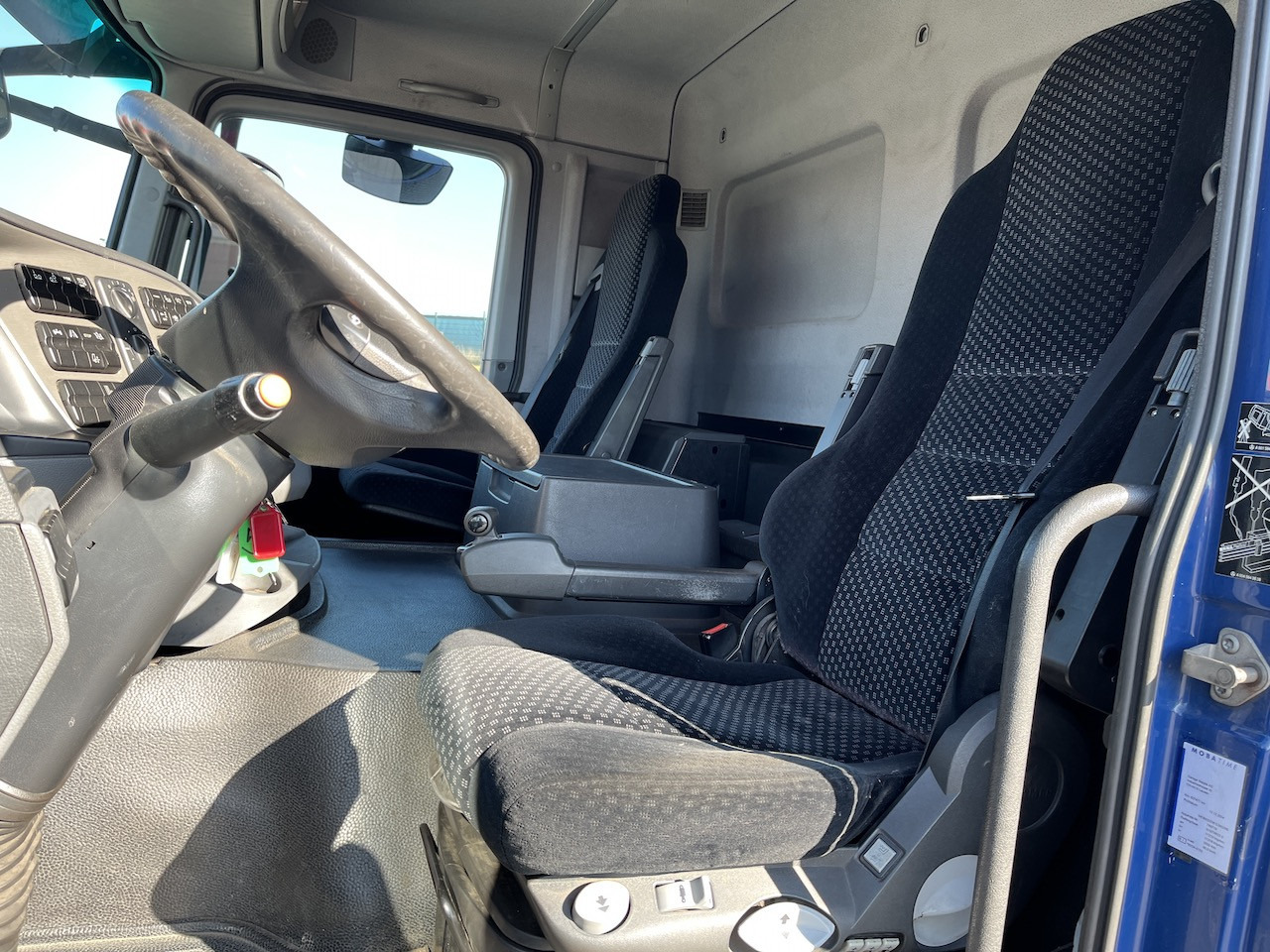 Mercedes-Benz 2541 6x2 Atlas 135.2E Pritsche 8,20 m - Camião de lona, Camião grua: foto 2 Mercedes-Benz 2541 6x2 Atlas 135.2E Pritsche 8,20 m - Camião de lona, Camião grua: foto 2