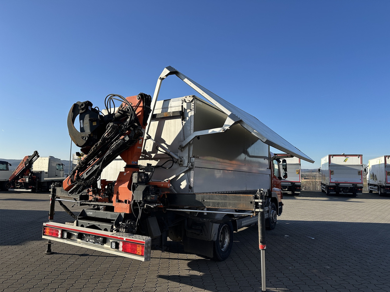 Mercedes-Benz Atego 1529 4x2 Atlas 57.3-A2 Kadaverkipper - Camião grua, Camião basculante: foto 2 Mercedes-Benz Atego 1529 4x2 Atlas 57.3-A2 Kadaverkipper - Camião grua, Camião basculante: foto 2