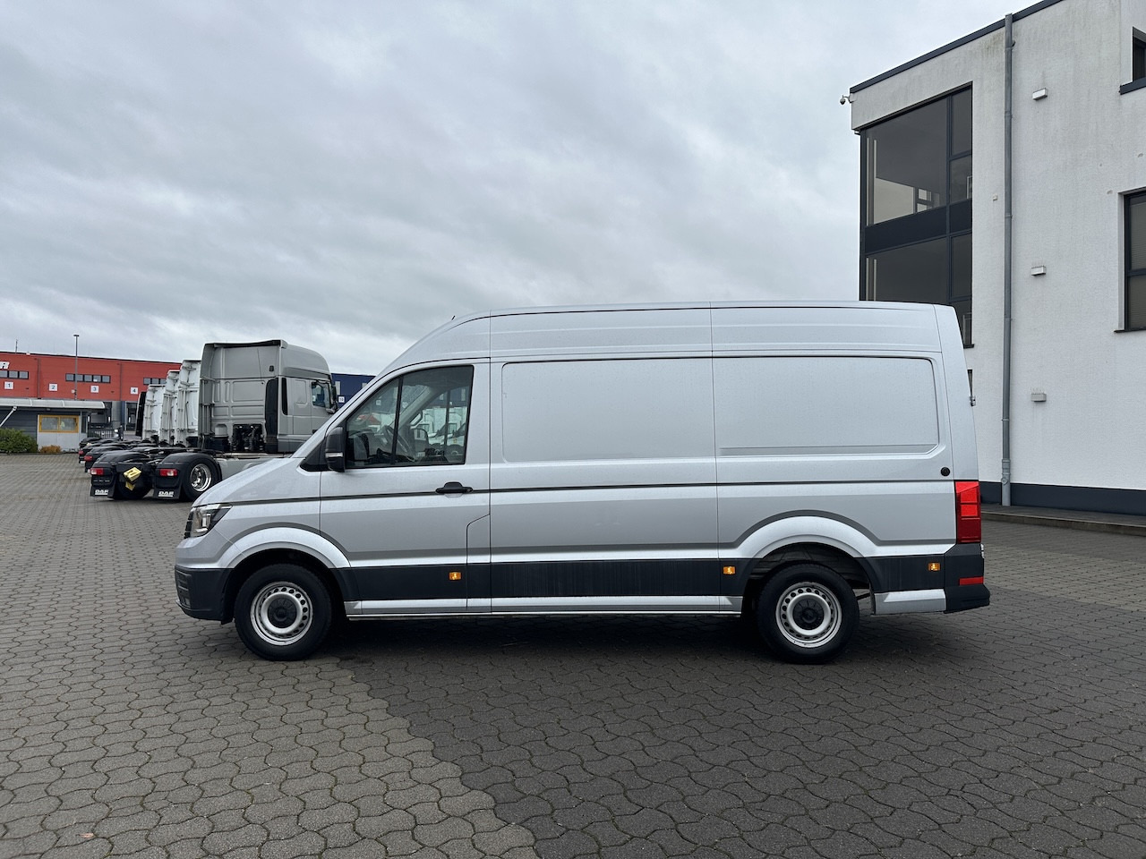 VW Crafter 2.0 TDI Kasten hoch   AHK   RFK   PDC   FSE   BT - Veículo comercial: foto 3 VW Crafter 2.0 TDI Kasten hoch   AHK   RFK   PDC   FSE   BT - Veículo comercial: foto 3