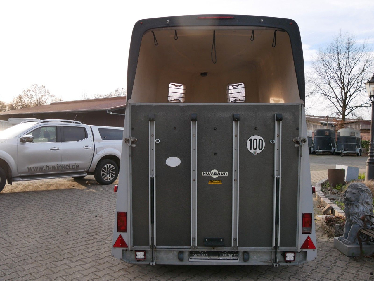 Humbaur Atis 2 Pferde Sattelkammer - Reboque transporte de gado: foto 2 Humbaur Atis 2 Pferde Sattelkammer - Reboque transporte de gado: foto 2