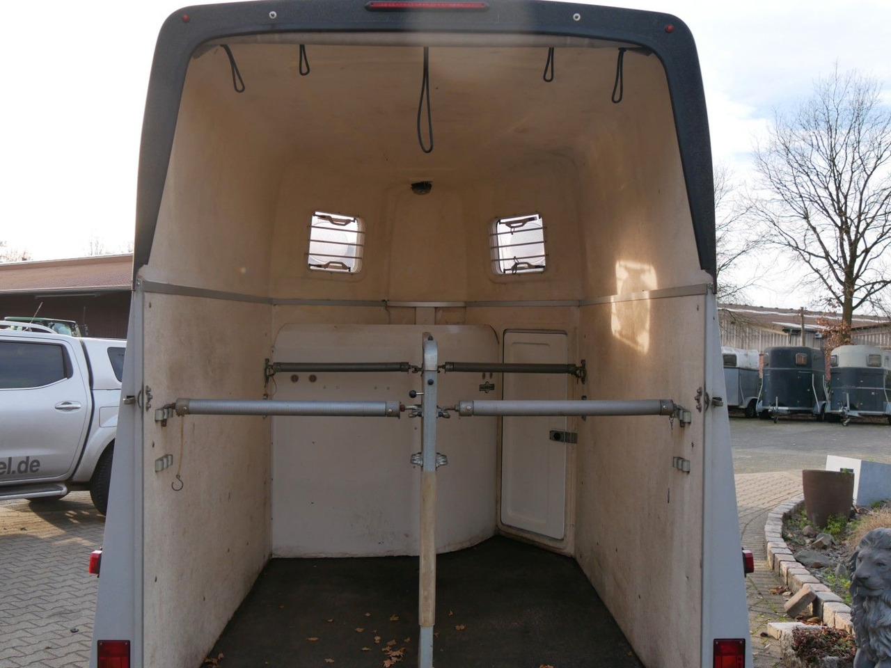 Humbaur Atis 2 Pferde Sattelkammer - Reboque transporte de gado: foto 3 Humbaur Atis 2 Pferde Sattelkammer - Reboque transporte de gado: foto 3