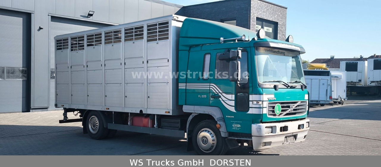 Volvo FL 220 Einstock Großvieh - Camião transporte de gado: foto 2 Volvo FL 220 Einstock Großvieh - Camião transporte de gado: foto 2