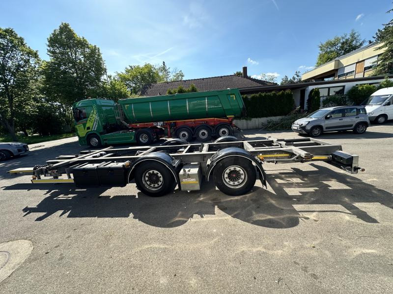 H&W 4 x Tandem Lafette MEGA verzinkt Mitnahmestapl. 7. 3 x Tandem Lafette MEGA verzinkt Mitnahmestapl. 7.82 m - Reboque transportador de contêineres/ Caixa móvel: foto 1 H&W 4 x Tandem Lafette MEGA verzinkt Mitnahmestapl. 7. 3 x Tandem Lafette MEGA verzinkt Mitnahmestapl. 7.82 m - Reboque transportador de contêineres/ Caixa móvel: foto 1