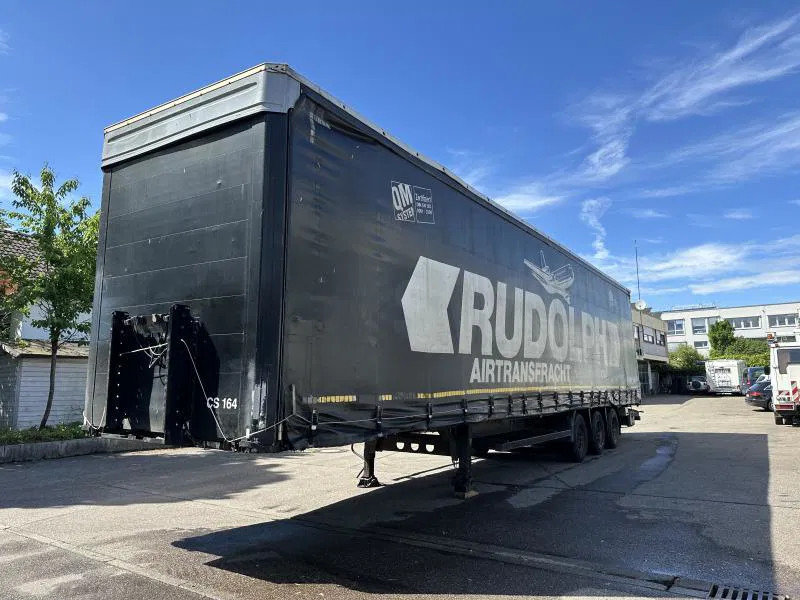 Kögel MEGA Tautliner mit ROLLENBETT Flughafentr. MEGA Tautliner mit ROLLENBETT Flughafentr. - Semi-reboque furgão: foto 1 Kögel MEGA Tautliner mit ROLLENBETT Flughafentr. MEGA Tautliner mit ROLLENBETT Flughafentr. - Semi-reboque furgão: foto 1