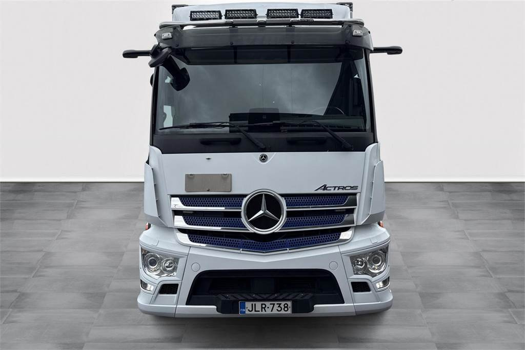 Mercedes-Benz ACTROS 1832 - Camião furgão: foto 2 Mercedes-Benz ACTROS 1832 - Camião furgão: foto 2