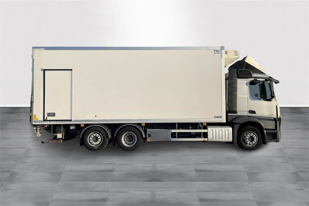 Mercedes-Benz ACTROS L 2551 6x2 FRC 06/2027 - Camião isotérmico: foto 4 Mercedes-Benz ACTROS L 2551 6x2 FRC 06/2027 - Camião isotérmico: foto 4