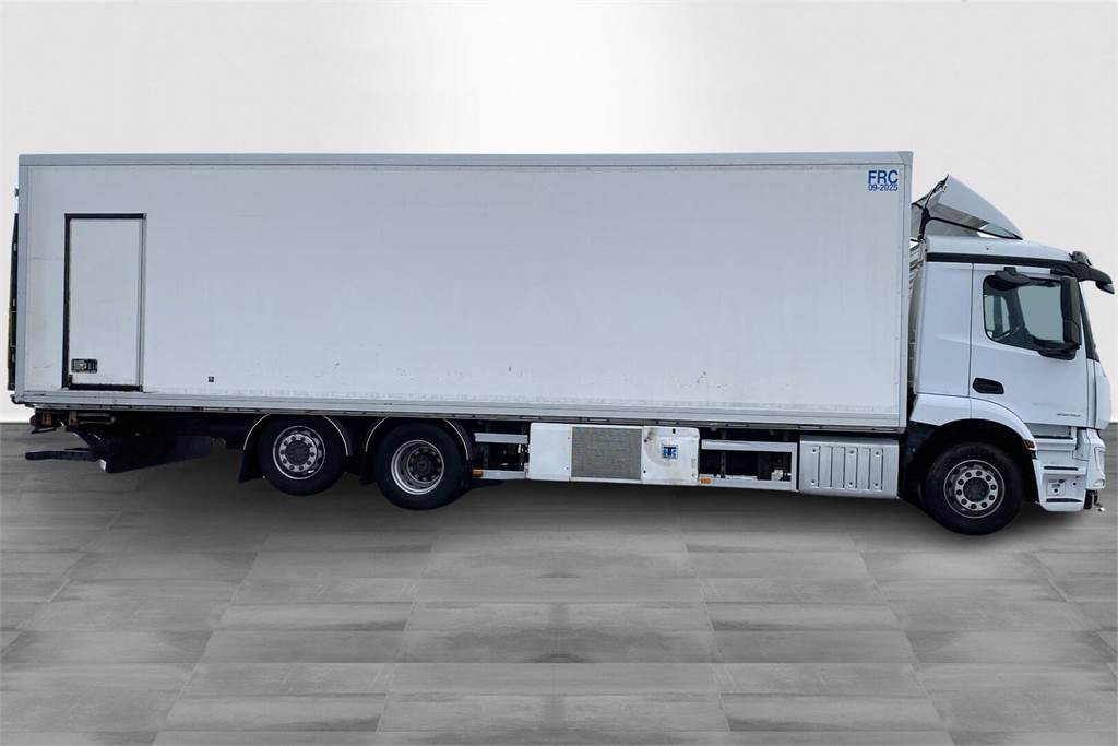 Mercedes-Benz ANTOS 2540L/6X2 FRC 09/2025 - Camião isotérmico: foto 5 Mercedes-Benz ANTOS 2540L/6X2 FRC 09/2025 - Camião isotérmico: foto 5