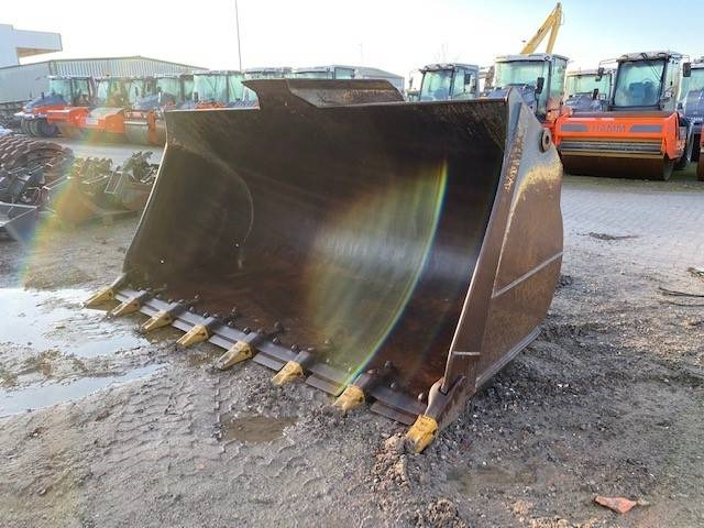 Liebherr (1884) L 586 Schaufel / bucket - Pá carregadora de rodas: foto 5 Liebherr (1884) L 586 Schaufel / bucket - Pá carregadora de rodas: foto 5