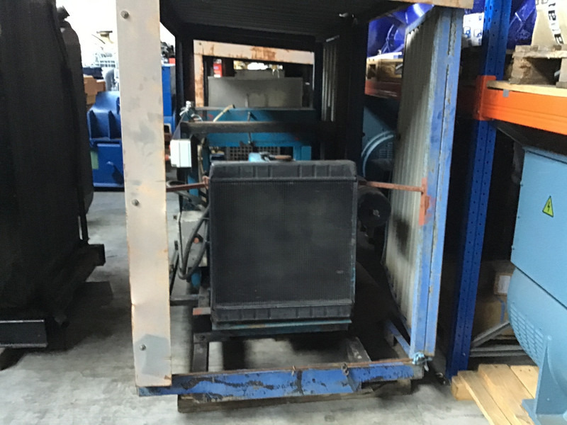 Ford 2714E POMP 550 BAR USED - Bomba de água: foto 3 Ford 2714E POMP 550 BAR USED - Bomba de água: foto 3